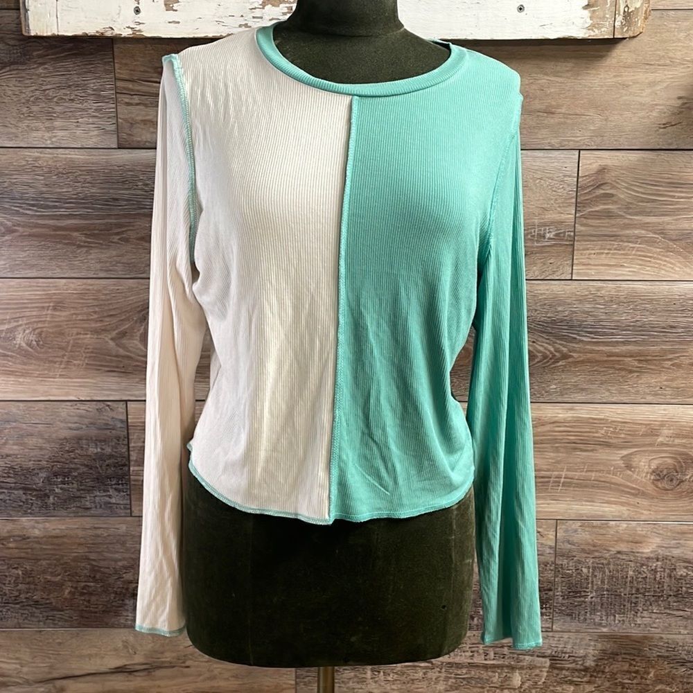 Wild Fable Ladies long sleeve pullover top Green and white